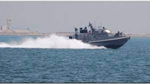 زورقان حربيان  للعدو الصهيوني يخرقان مياه لبنان