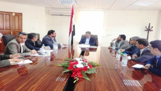 وزير المالية يناقش مع أمين العاصمة آلية تنفيذ المشاريع الخدمية