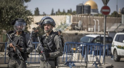 قوات العدو تعتدي على فتيات فلسطينيات بمنطقة باب العامود في القدس المحتلة