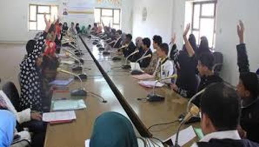 برلمان الأطفال يناقش أوضاع الأطفال النازحين في ظل العدوان