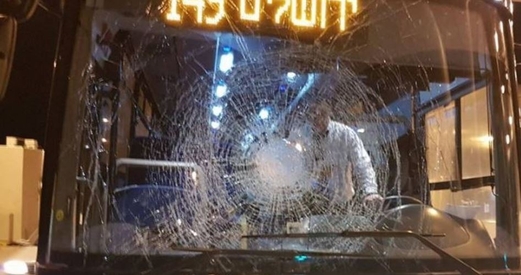 إصابة مستوطنة صهيونية رشقاً بالحجارة قرب “كريات أربع” بالخليل