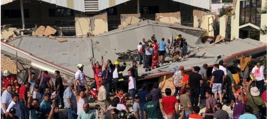 مصرع واصابة 49 شخصا في انهيار سقف كنيسة بالمكسيك