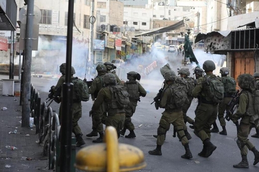 مواجهات واعتقالات خلال مداهمات لقوات العدو في الضفة والقدس