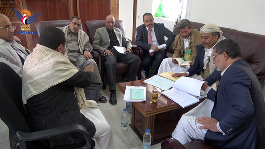 مناقشة جهود تحديث وتطوير المنهج الدراسي لمواكبة التطورات العلمية