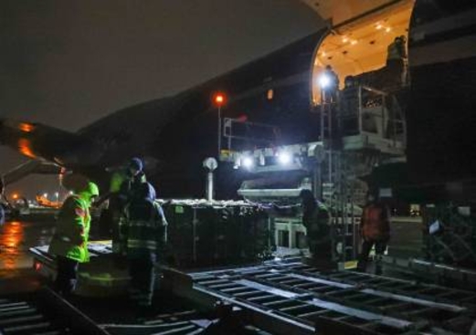 جيش العدو الصهيوني يعلن وصول أول طائرة تحمل ذخيرة أمريكية متطورة  