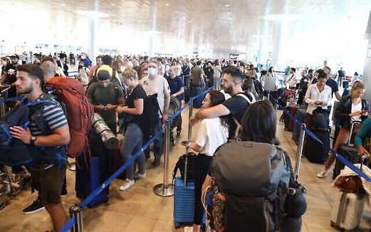 مطارات العدو الصهيوني تعج بالمغادرين هربا من الكيان على إثر معركة “طوفان الأقصى”