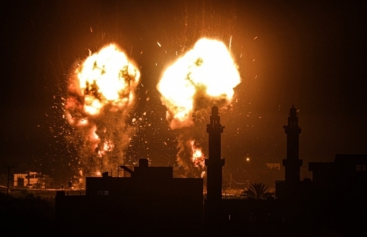 عشرات الاصابات في قصف صهيوني لاحد المباني التابعة لكنيسة الروم الأرثوذكس بغزة