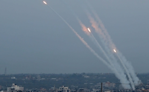 المقاومة الفلسطينية تجدد استهداف مواقع العدو الصهيوني ومستوطناته