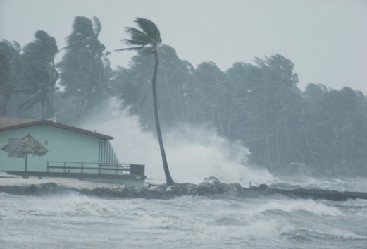 المركز الوطني الأميركي للأعاصير : الإعصار أوتيس يشتدّ ليصبح خطيراً للغاية