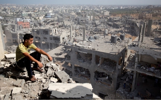 العدو الصهيوني يستهدف منازل الفلسطينيين في قطاع غزة مخلفا عشرات الشهداء والجرحى 