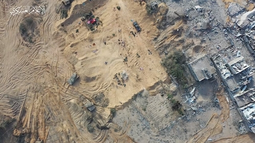 المقاومة الفلسطينية تعرض مشاهد اقتناص جنود العدو الصهيوني براً وجواً في رمال غزة 