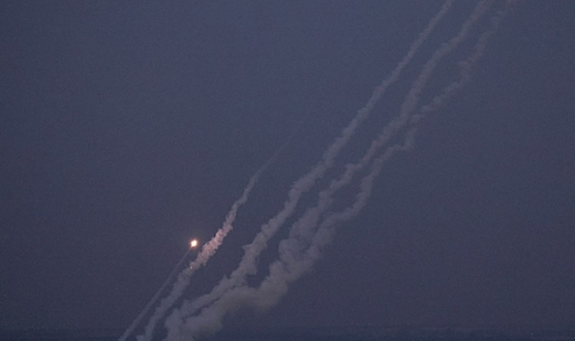 المقاومة الفلسطينية تواصل دك “تل أبيب” وتدمّر العديد من آليات العدو الصهيوني