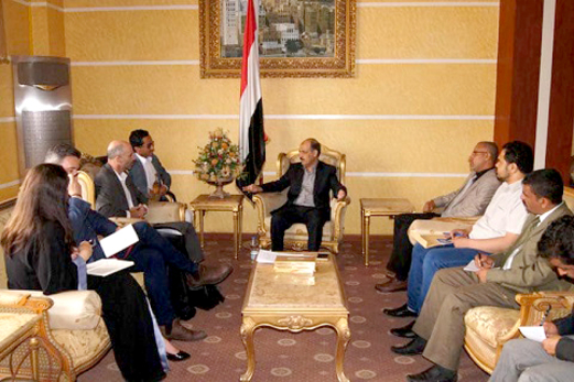 وزير النقل يلتقي المدير التنفيذي لمجموعة الأزمات الدولية