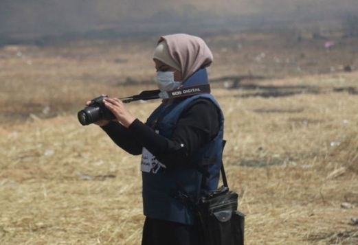 استشهاد الصحفية الفلسطينية أمل زهد رفقة عائلتها بقصفٍ استهدف منزلها في مدينة غزة