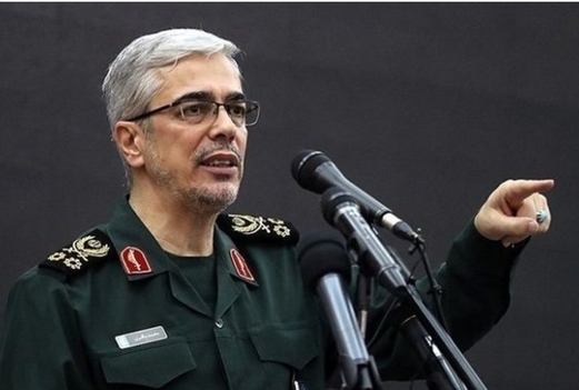 اللواء باقري يعلن انضمام المدمرة “ديلمان” للأسطول الإيراني