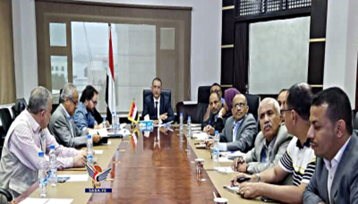 وزير المياه والبيئة يرأس اجتماعاً لمناقشة التدخلات المنفذة للحد من الكوليرا