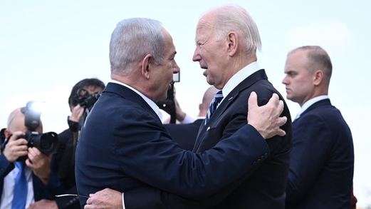 صحفي أمريكي: الروايات الصهيونية والأمريكية حول الحرب في قطاع غزة “كاذبة ومتطرفة “