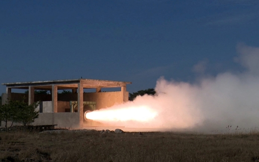 كوريا الشمالية تطلق صاروخا باليستيا باتجاه البحر