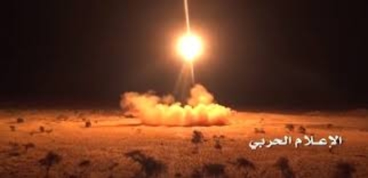 صاروخ باليستي يدك معسكراً مستحدثاً للجيش السعودي ومرتزقته قبالة نجران