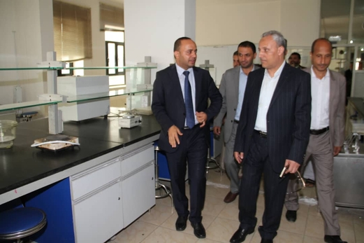 نائب رئيس الوزراء لشؤون الخدمات يطلع على التجهيزات بجامعة الرازي