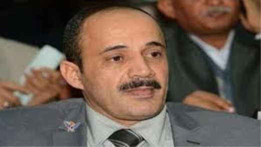 وزير الأشغال ومحافظ ريمة يناقشان آليات تفعيل العمل بمشاريع الطرق المعتمدة للمحافظة