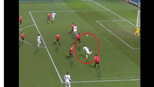 بابي يسجل هدفا عالميا بعد تمريرة مذهلة من أسينسيو