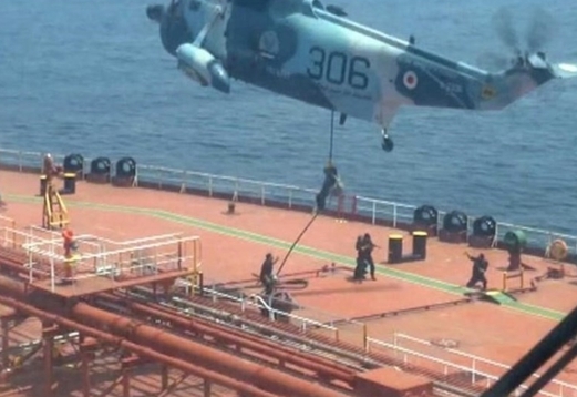 توقيف ناقلة نفط أمريكية من قبل القوات البحرية للجيش الايراني