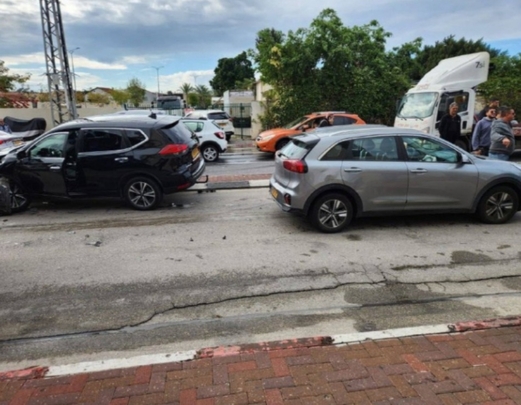 مقتل مستوطنة صهيونية واصابة 20 آخرين في عملية مزدوجة برعنانا