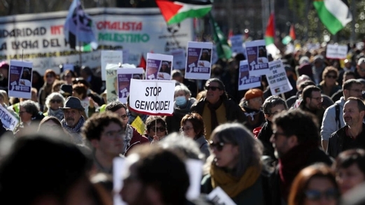 آلاف المتظاهرين في إسبانيا يطالبون “بوقف الإبادة في فلسطين”