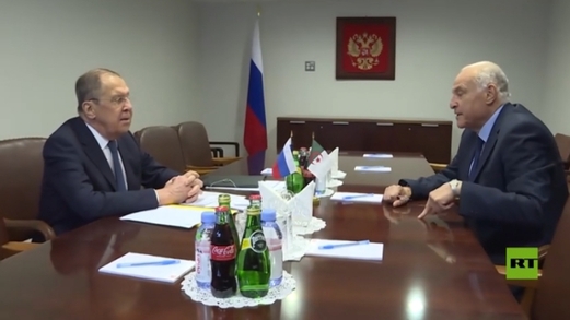 لافروف ونظيره الجزائري يؤكدان ضرورة تنسيق الجهود بالأمم المتحدة لوقف إطلاق النار في غزة