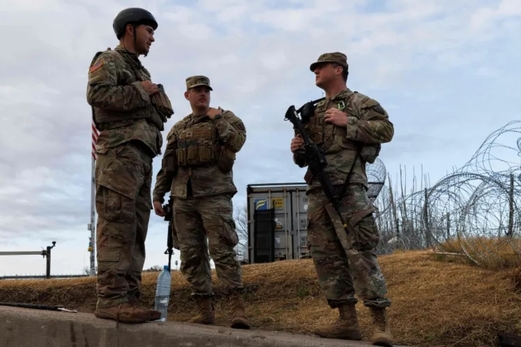 توترات متصاعدة بين ولاية تكساس الأمريكية وإدارة بايدن ومخاوف من حرب أهلية ودعوات للانفصال