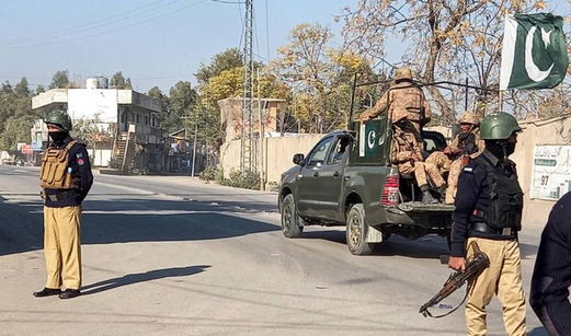 مقتل عشرة أشخاص في هجوم مسلح على مركز للشرطة شمال باكستان