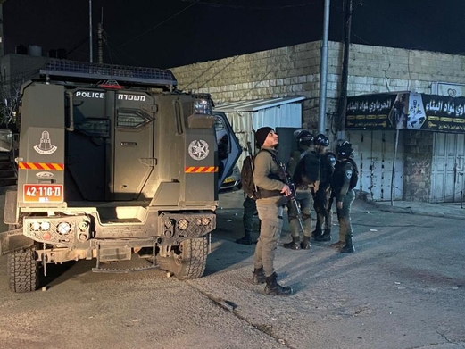 العدو الصهيوني ينفذ حملة مداهمات واعتقالات في أنحاء متفرقة من الضفة