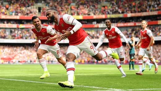 أرسنال يتغلب على بيرنلي 2-1 في افتتاح المرحلة الثانية من بطولة انجلترا لكرة القدم