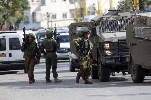 العدو الصهيوني ينفذ اقتحاما واسعا في قلقيلية وسط اشتباكات مسلحة