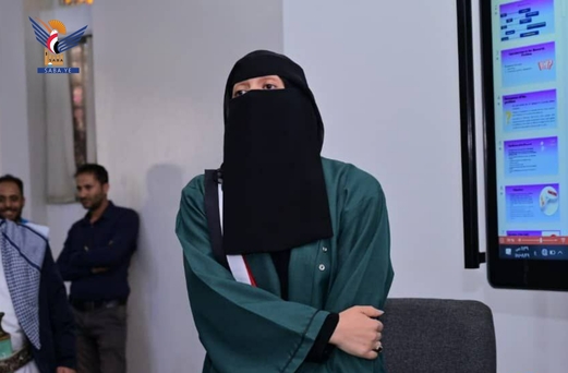 الماجستير بامتياز في اللغة الانجليزية للباحثة عائشة الشاوش من جامعة صنعاء