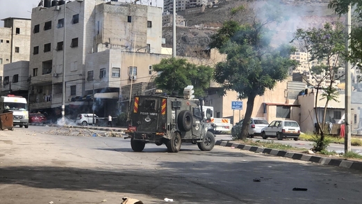 العدو يعتدى على الطلبة شرق طوباس ويقتحم نابلس ومخيم بلاطة