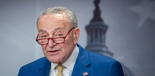 زعيم الديمقراطيين بالشيوخ الأميركي: على “إسرائيل” تصحيح مسارها