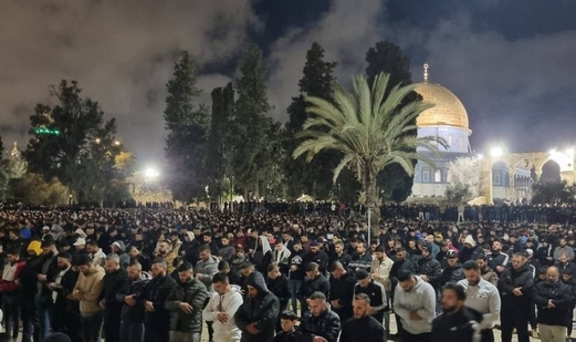 90 ألف مصل يؤدون صلاتي العشاء والتراويح في المسجد الأقصى المبارك