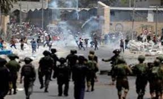 اصابات خلال اقتحام مئات المستوطنين مقام يوسف والاحتلال يعتقل 11 فلسطينيا