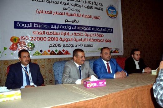 الدكتور مقبولي يؤكد اهتمام الحكومة بتشجيع الصناعات الوطنية