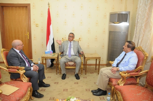 رئيس الوزراء يطلع على نشاط وزارتي التخطيط والخارجية