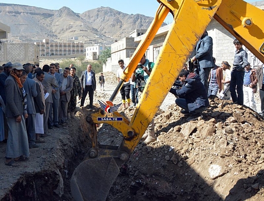 وزير الاتصالات يتفقد سير العمل بمشروع الكابل الرئيسي بمنطقة السنينة