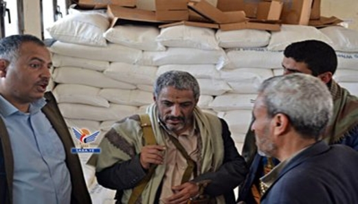 محافظ المحويت يدشن توزيع المساعدات الغذائية للنازحين والمتضررين