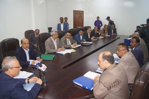 الجنيد يرأس اجتماعاً لمناقشة الدور التكاملي لوزاراتي النقل والنفط في توفير المشتقات النفطية