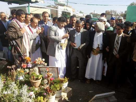 عضو السياسي الأعلى الحوثي يفتتح معرض صور الشهداء بمديرية الثورة