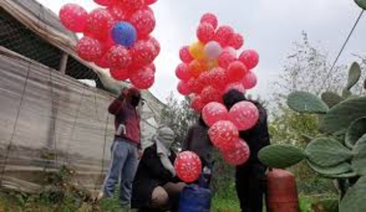 اطلاق عشرات البالونات الحارقة من قطاع غزة على المستوطنات الاسرائيلية