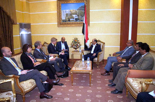 وزير النقل يلتقي سفير الاتحاد الأوروبي وسفيري فرنسا وهولندا لدى اليمن