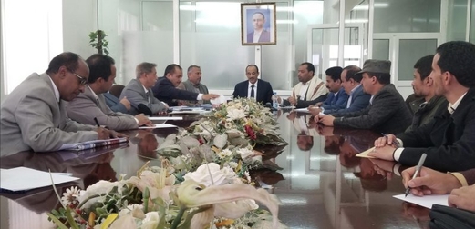 وزير الأشغال ومحافظا صعدة والجوف يناقشون سير تنفيذ مشاريع الطرق في المحافظتين