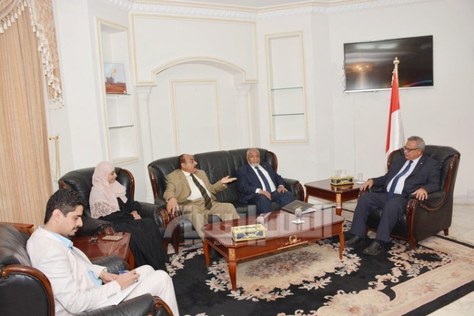 رئيس الوزراء يؤكد على المحافظين الالتزام بقانون السلطة فيما يخص إجراءات التعيين